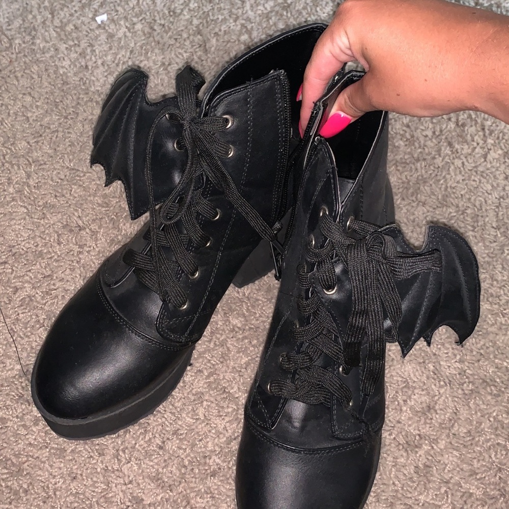 RARE SPOOKY GOTH IRON FIST BAT BOOTS!!🖤🖤🖤